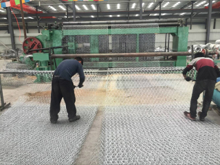 安平縣中石絲網(wǎng)制造有限公司車(chē)間